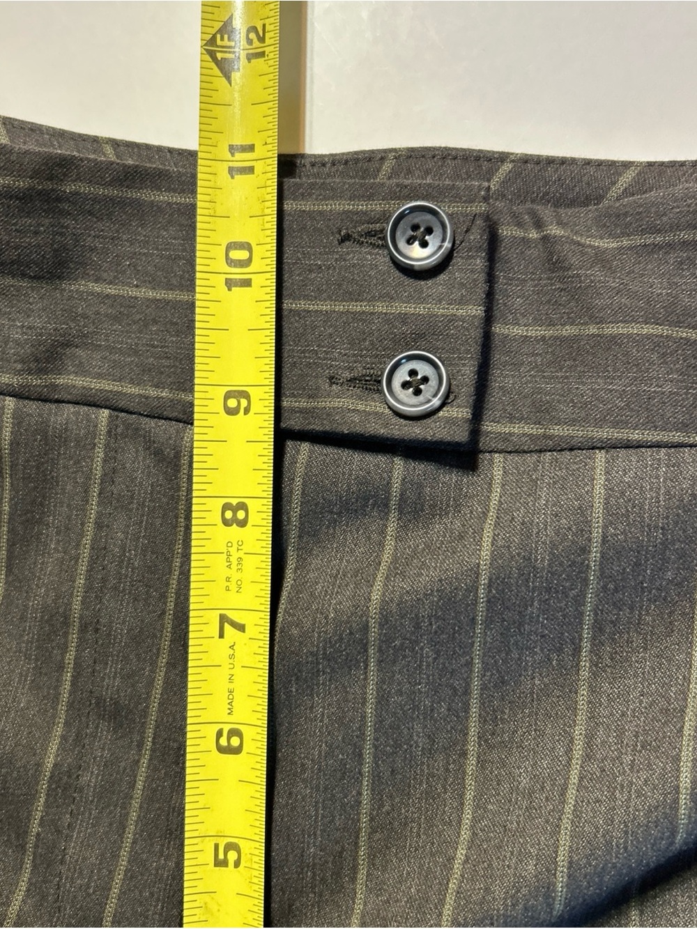 Chico woman’s  Gray Pinstripe Dress Pants 1.5short (US 10) stretch working girl - Picture 9 of 11